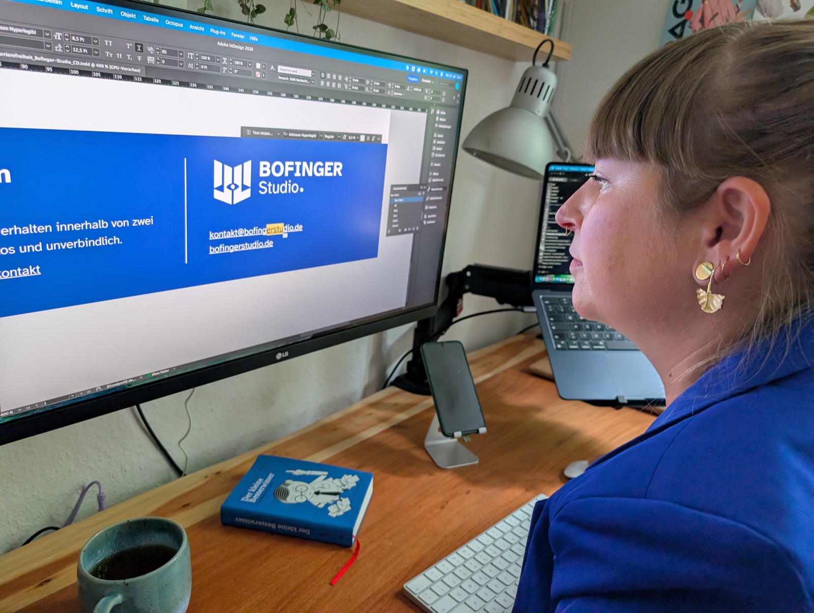 Luise Bofinger gestaltet in InDesign ein barrierefreies Layout